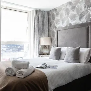 https://luxury-5-heart-of-the-city-fabulous-views.belfasthotelsireland.com