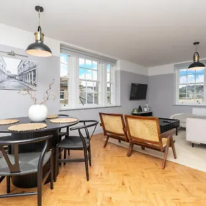https://bath-street-penthouse.tophotelsbath.com